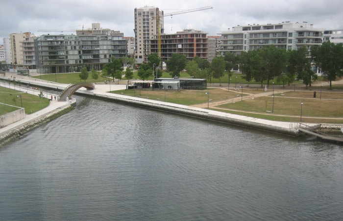 Zona más moderna de la ciudad junto al hotel Meliá Ría.