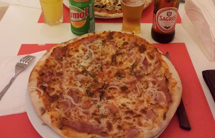 Pizza grande del Pizzarte comer en Aveiro