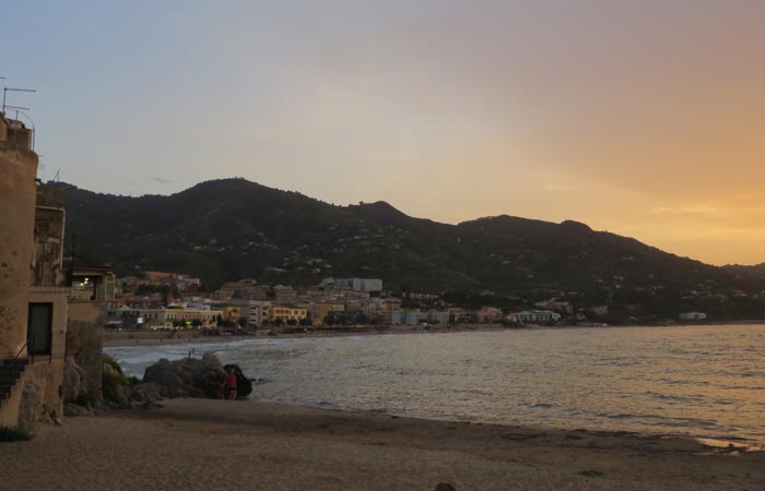 Atardecer en Cefalú una semana en Sicilia