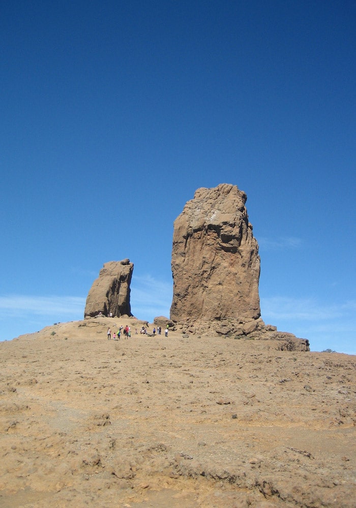 Último tramo de ascensión con el Roque Nublo al fondo