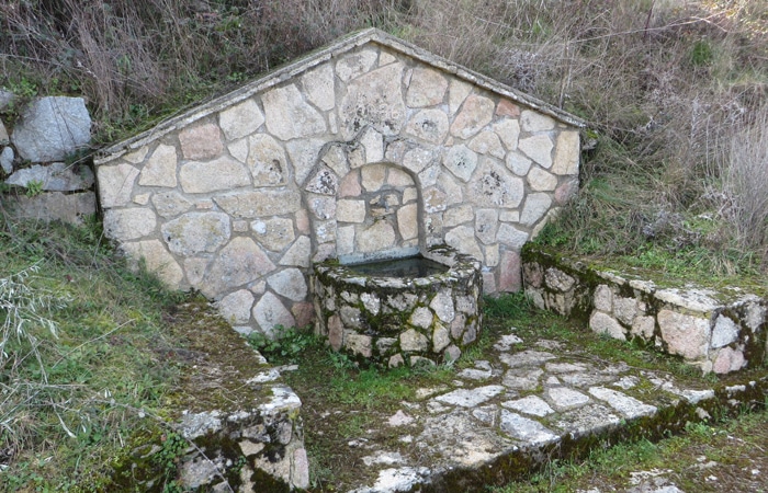 Fuente de agua potable a la entrada de Ambasaguas