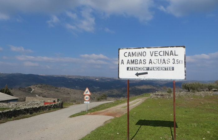 Inicio de la ruta hacia Ambasaguas en Villarino de los Aires