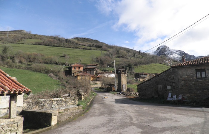 Salida de Samartín d'Ondes Ruta del Castañal