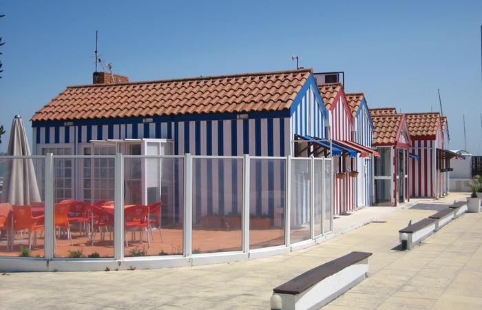 Exterior del Clube de Vela de Costa Nova comer en Aveiro