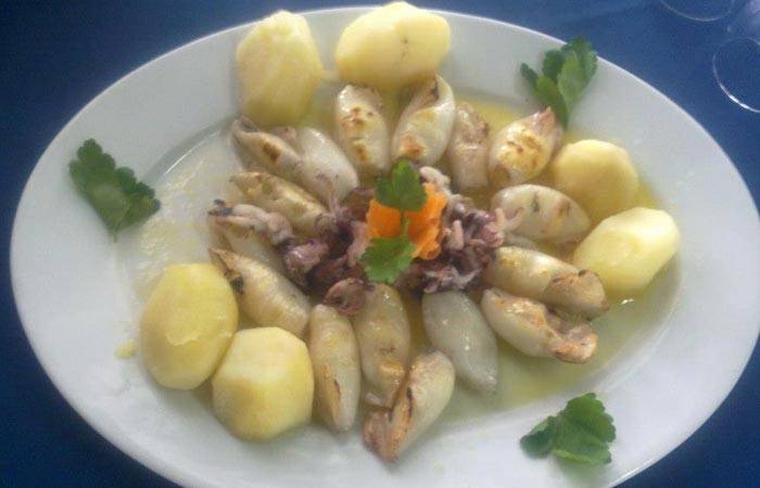 Lulas Grelhadas (chipirones a la plancha) del Clube de Vela de Costa Nova Comer en Aveiro