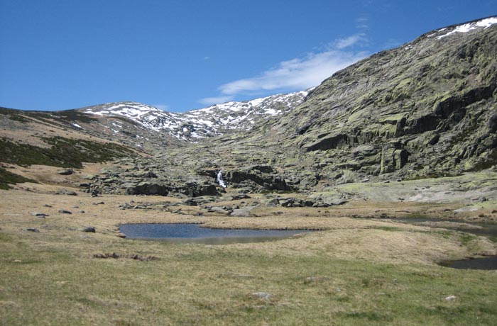 Río de las Pozas al inicio de la ruta Laguna Grande de Gredos