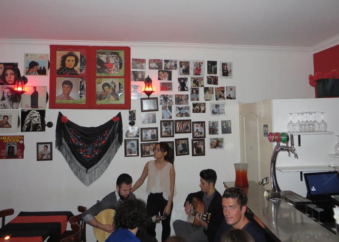 Actuación de fado en Boteco da Fá comer en Lisboa