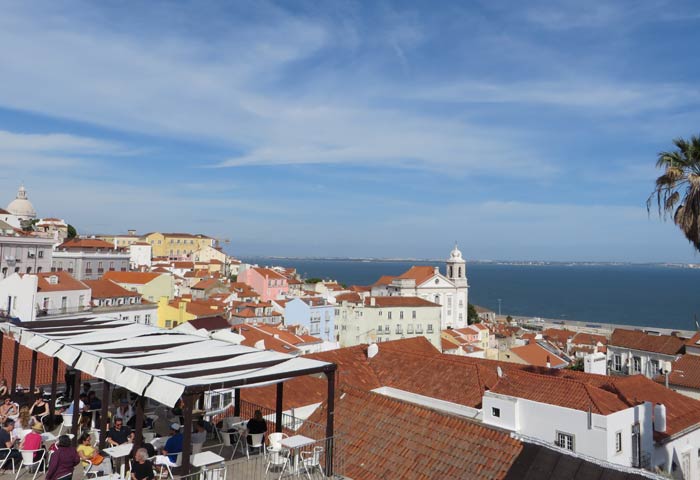 Vistas desde el Mirador Portas do Sol miradores de Lisboa