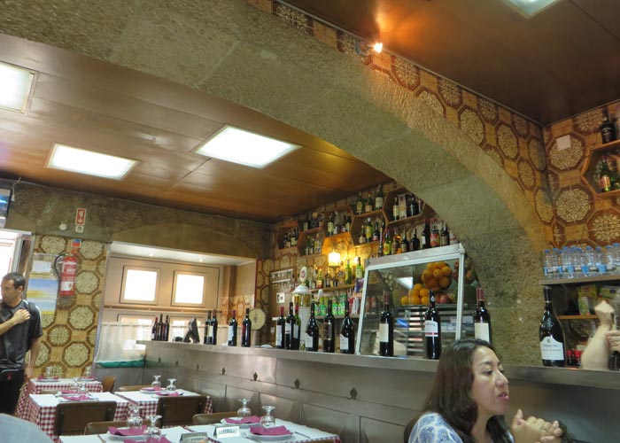 Interior del Restaurante Uma comer en Lisboa