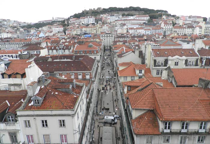 La Baixa, el Castillo de San Jorge y la Alfama desde el Elevador de Santa Justa miradores de Lisboa
