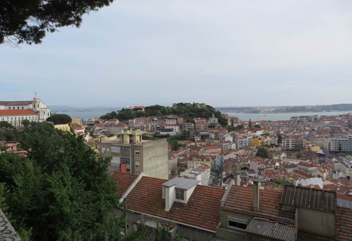 Una de las imágenes de ofrece el Mirador da Senhora do Monte miradores de Lisboa