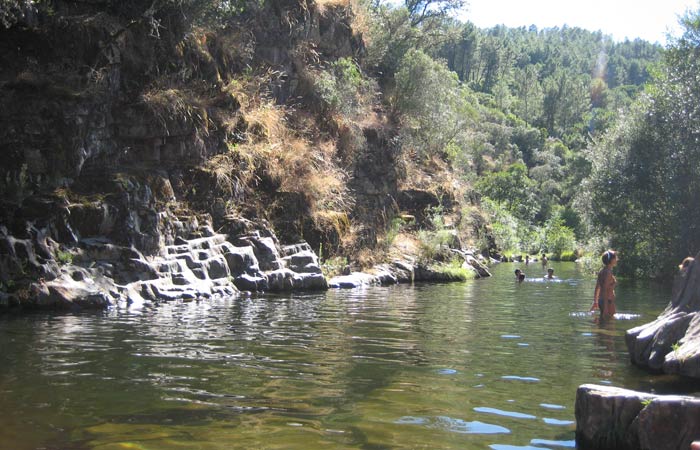 Piscina natural de Las Mestas y su entorno