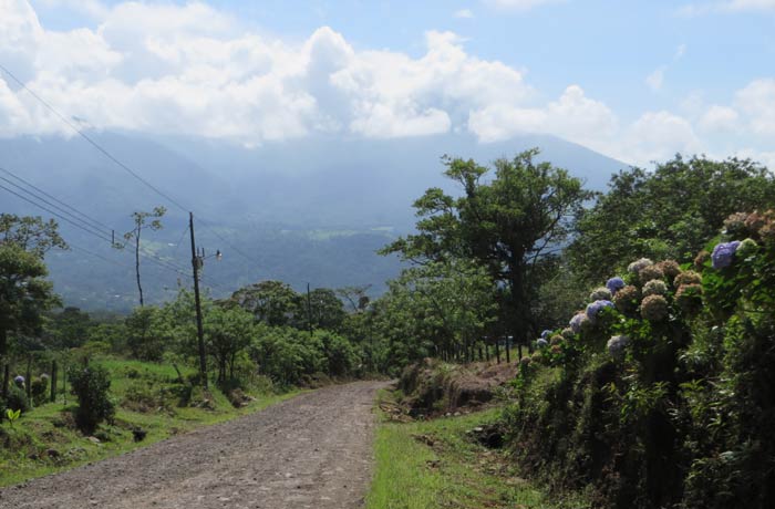 Camino que une Bijagua de Upala con el Parque Nacional del Volcán Tenorio Río Celeste