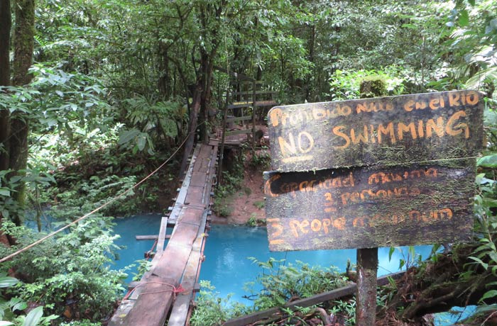 Segundo puente sobre el Río Celeste antes de los teñideros