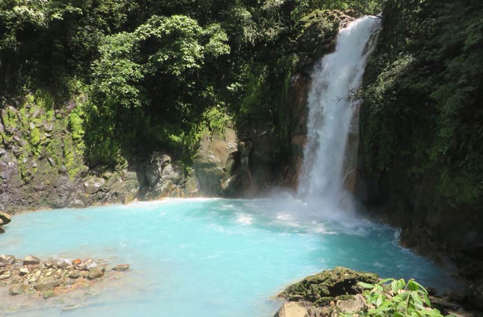 Vista de la catarata de Río Celeste