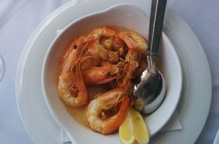 Gambas al ajillo del Clube de Vela de Costa Nova comer en Aveiro