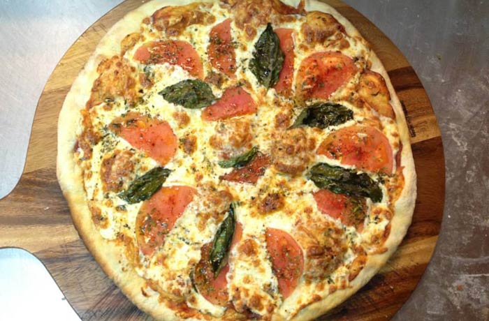 Pizza margarita de Macondo comer en Formentera