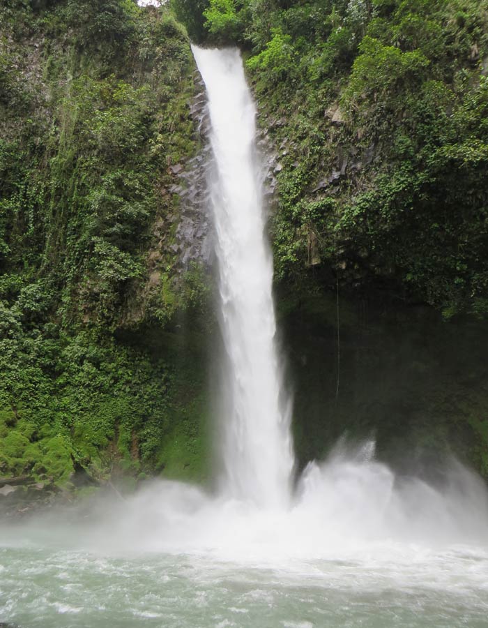 Cascada de la catarata La Fortuna