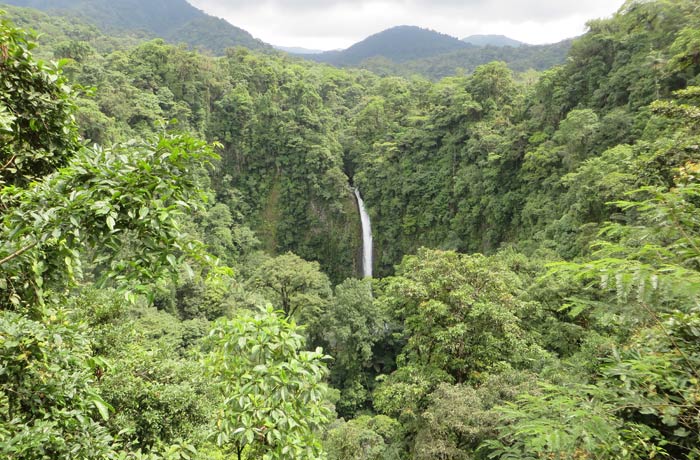 Catarata La Fortuna desde el mirador