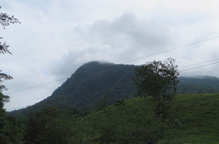 Cerro Chato desde la catarata La Fortuna
