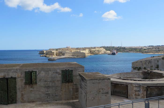 Fuerte de San Telmo con el fuerte Ricasoli al fondo qué ver en La Valeta