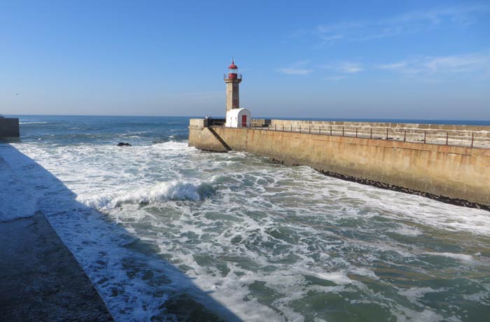 Playa das Pastoras entre los espigones de los dos faros desembocadura del Duero