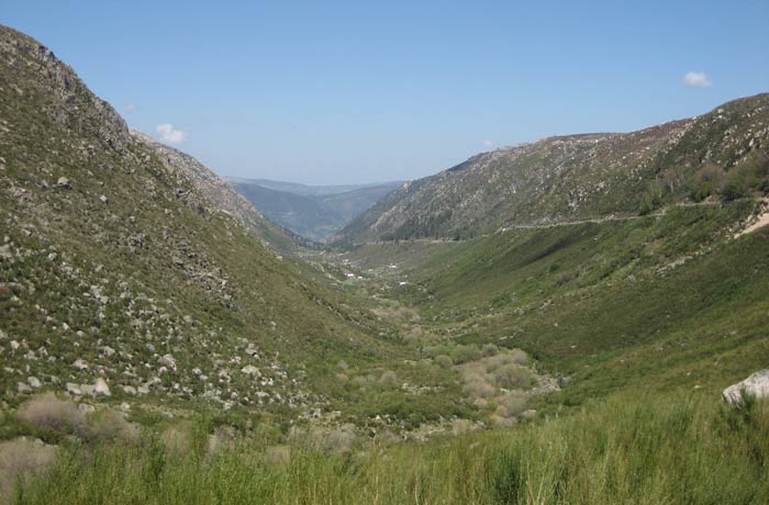 Valle glaciar del río Zezere Sierra de la Estrella