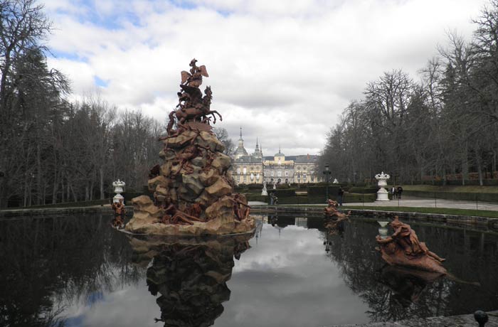 Fuente de La Fama y Palacio Real de La Granja al fondo qué ver en Segovia en un día