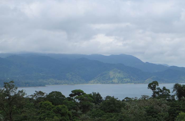 Vista del Lago Arenal desde la zona de las coladas