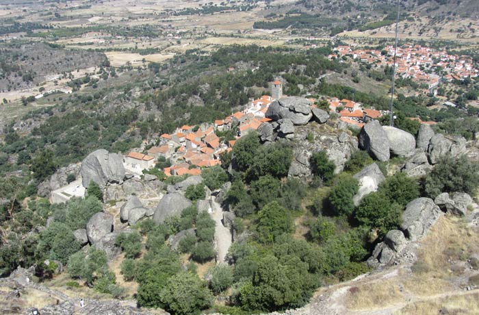 Monsanto vista desde el entorno del Castillo Monsanto Portugal