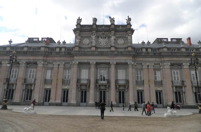 El Palacio Real de La Granja visto desde los jardines qué ver en Segovia en un día