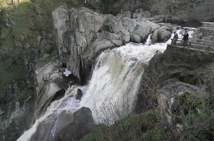 Panorámica del Pozo de los Humos en Masueco en un momento sin gran caudal de agua