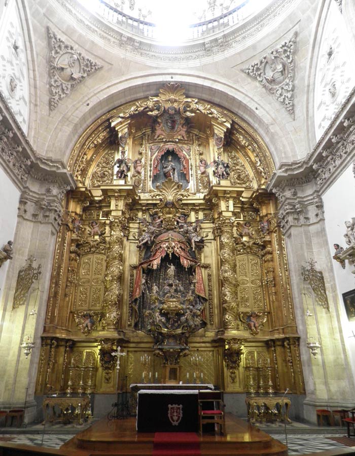 Retablo de Churriguera en la capilla de los Ayala de la Catedral qué ver en Segovia en un día