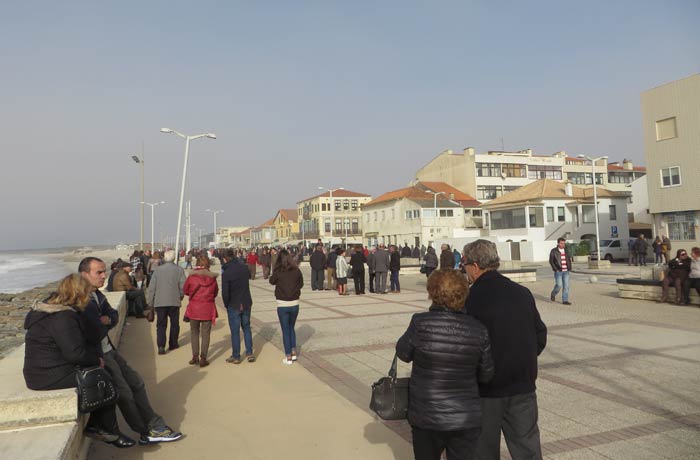 Ambiente en el paseo marítimo de Furadouro