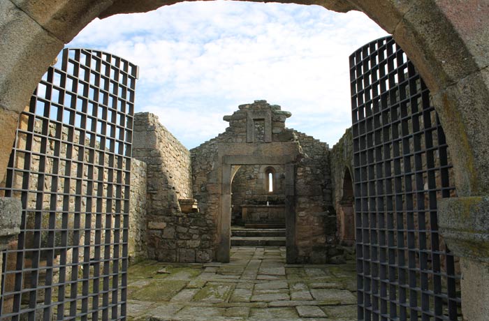 Interior de la iglesia de Nuestra Señora del Castillo Castelo Mendo