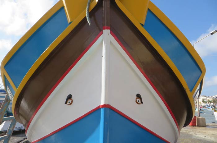 Ojos de Osiris en uno de los luzzu de Marsaxlokk