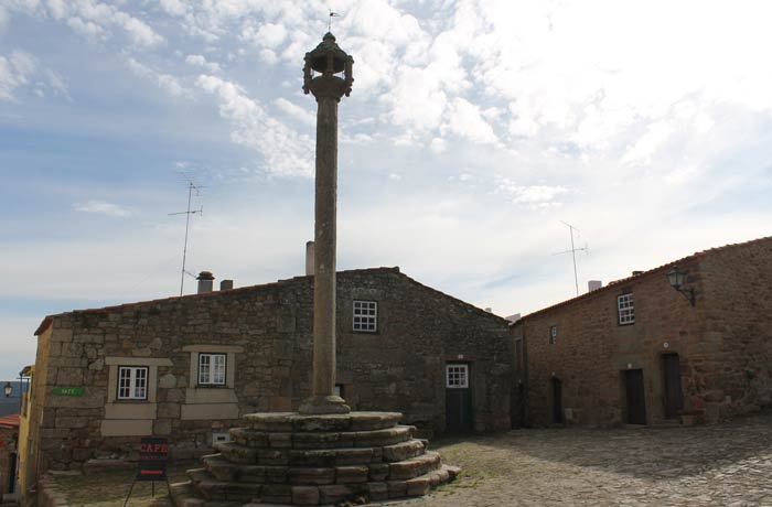 Plaza del Pelourinho de Castelo Mendo