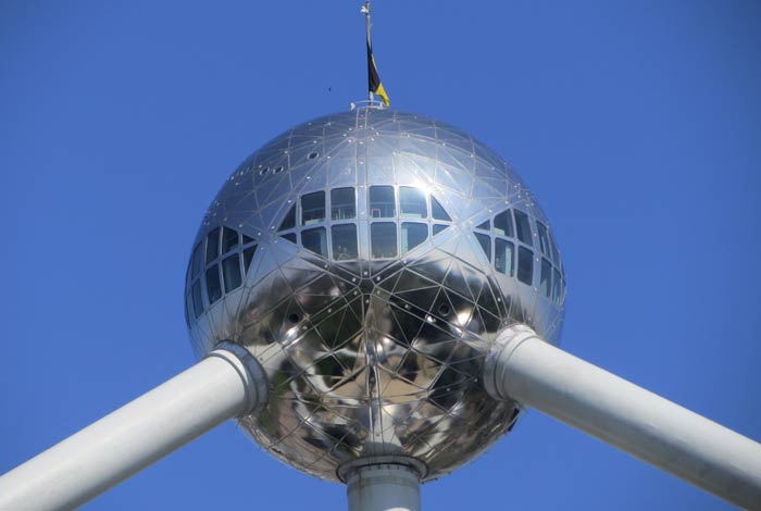 Esfera en la que está ubicado el restaurante del Atomium de Bruselas