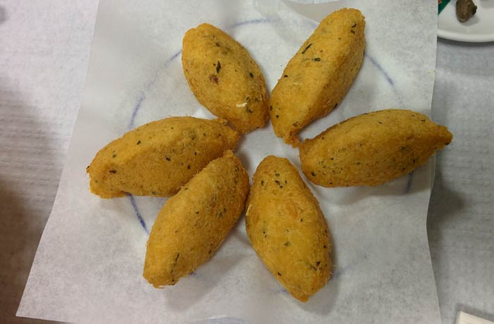 Bolinhos de bacalao de Kurika Restaurantes en Espinho