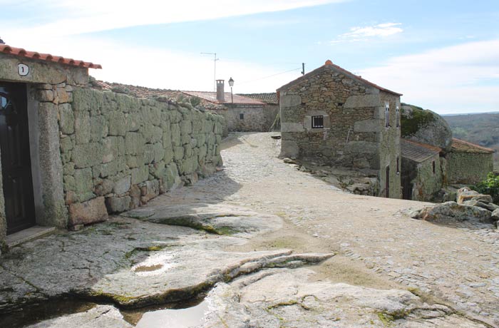 Algunas casas típicas de Castelo Bom