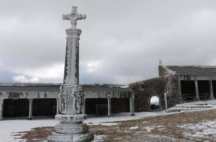 El Rollo en la plaza del Santuario Peña de Francia