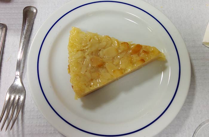 Tarta de almendras de Kurika Restaurantes en Espinho