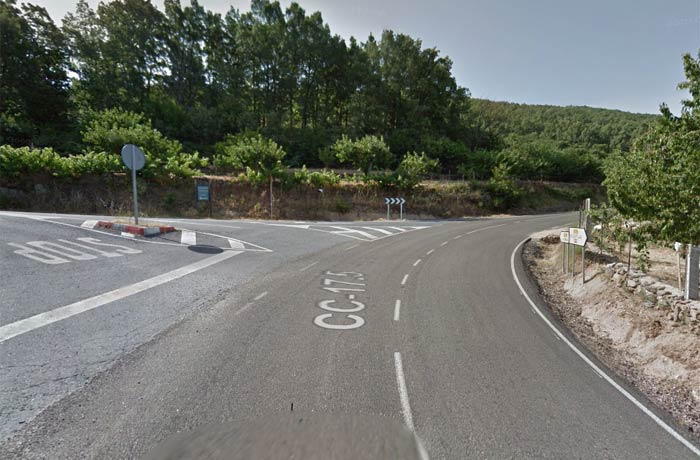 Desvío a la izquierda en la carretera de Valdastillas a Piornal para llegar hasta la Cascada del Caozo