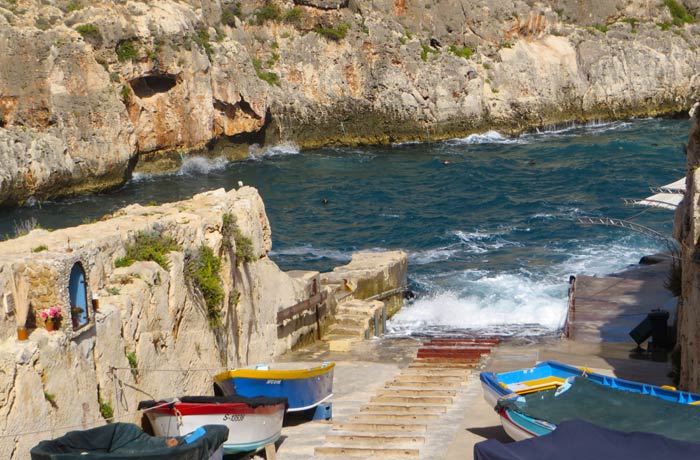 Embarcadero donde se toman los botes que recorren la Gruta Azul Malta