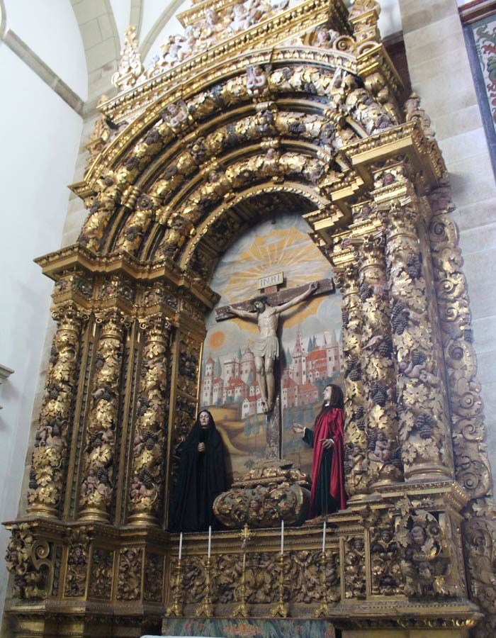 Retablo del Calvario en la Concatedral qué ver en Miranda do Douro