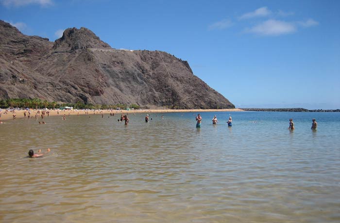 Agua cristalina de la playa de Las Teresitas