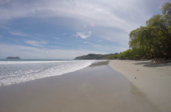 Vertiente norte de la playa Espadilla Playas de Manuel Antonio