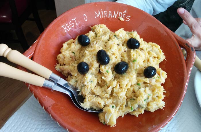 Bacalao a brás del restaurante O Mirandes comer en Miranda do Douro