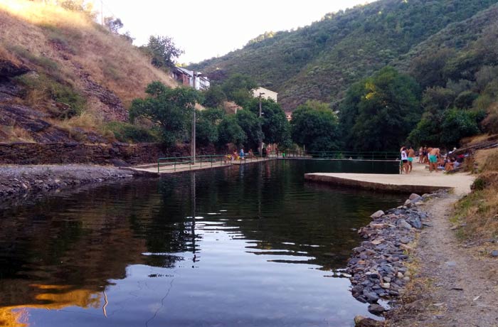 Piscina natural de Valero y su entorno