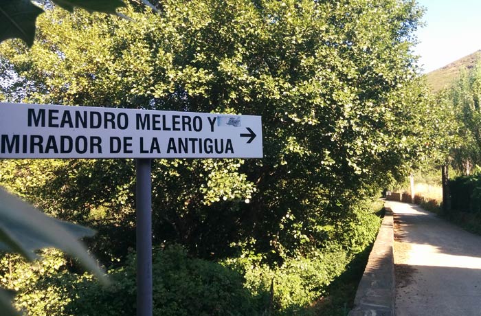 Camino que lleva hasta el mirador de La Antigua y que sale junto a la piscina natural de Riomalo de Abajo